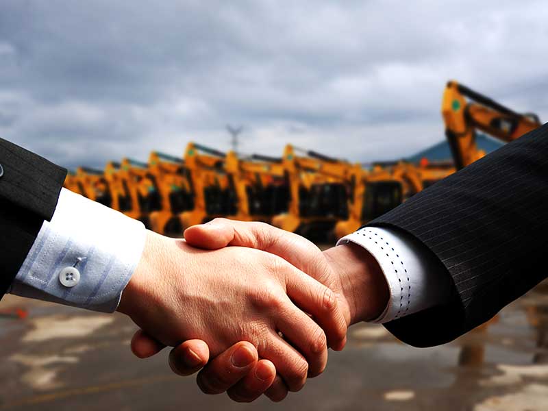 Both-parties-shake-hands-after-the-transaction-is-successful